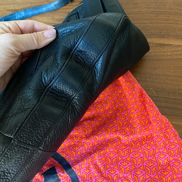 [Tory Burch] Amanda Black Leather Hobo Bag - Picture 8 of 9